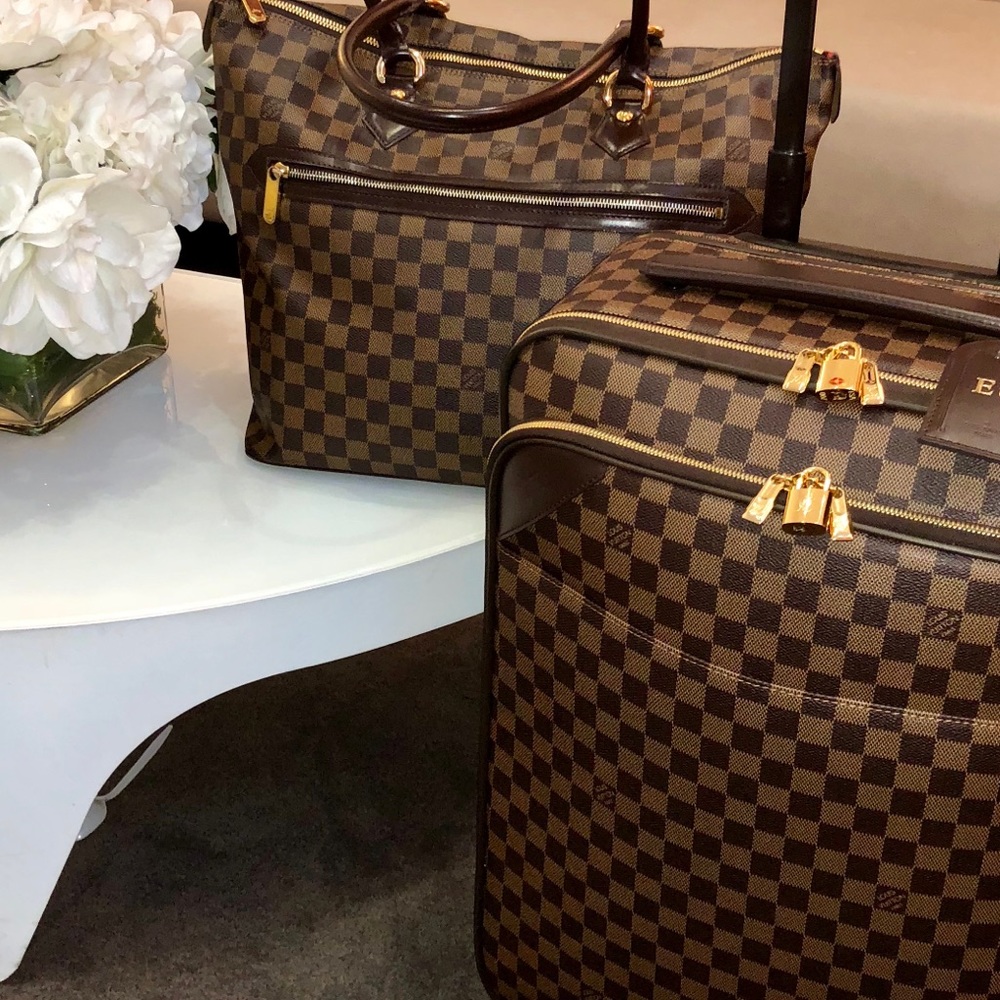 Meet your Posher, Ezi